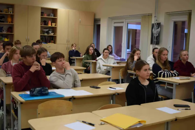 Nuotrauka 1: Gimnazistai sudalyvavo netradicinėje pamokoje