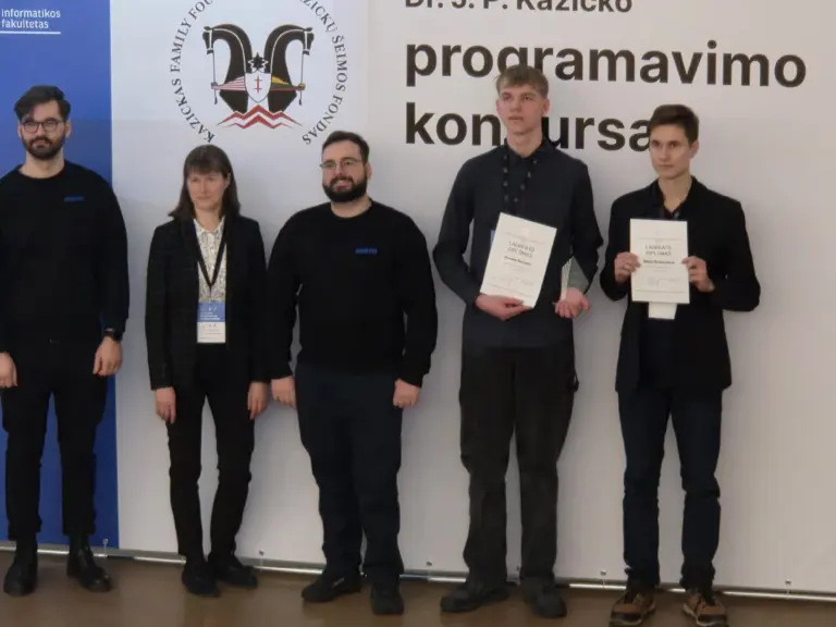 Nuotrauka 9: Sveikiname dr. Juozo Petro Kazicko moksleivių programavimo konkurso bei Informacinės sistemos grafinės sąsajos projektavimo varžybų 2026 nugalėtojus