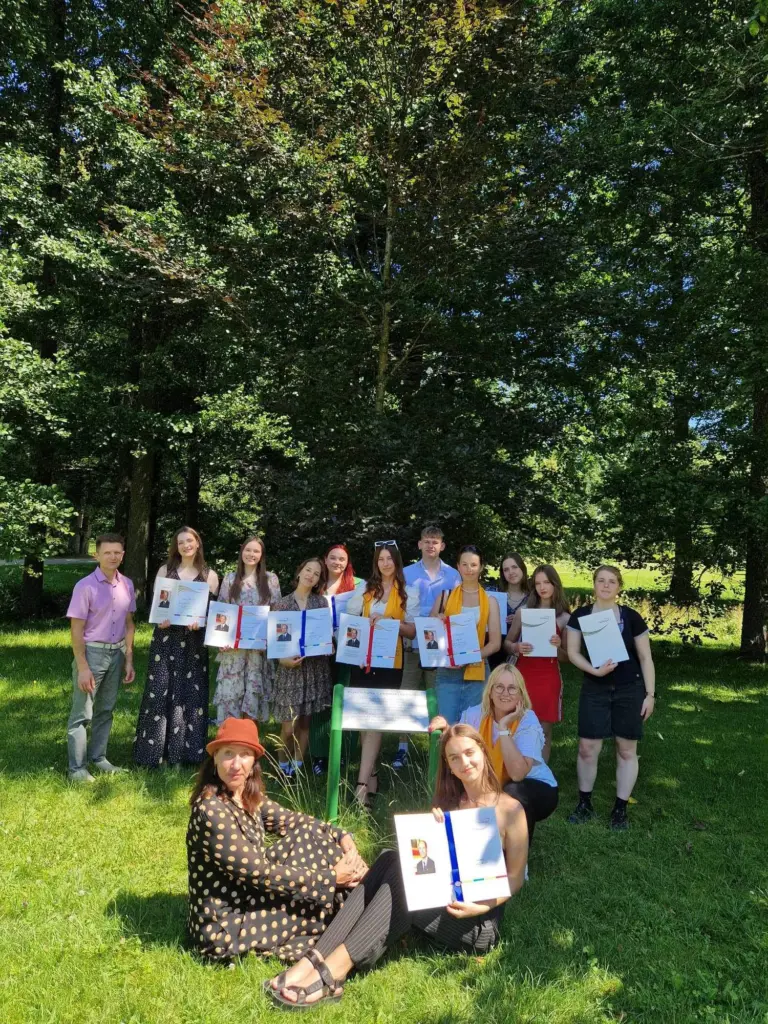 Nuotrauka 2: Tarptautinės programos DofE Award ženkleliais pasipuošė net 14 janoniečių!