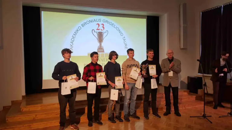 Nuotrauka 4: Janoniečiai matematikai – taurės laimėtojai!