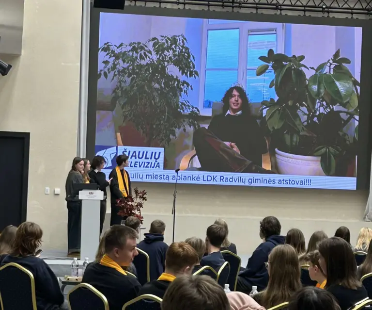 Nuotrauka 2: Protmūšiukai dalyvavo LDK valdovų rūmuose vykusiame konkurse „Kelionė laiku. Praeitis priklauso ateičiai“