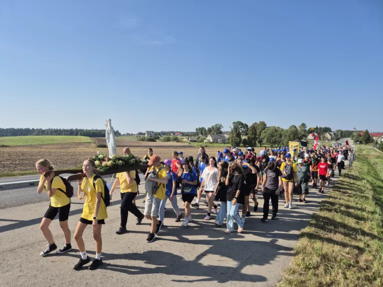 Nuotrauka 5: Savanorystė piligriminiame žygyje į Šiluvą