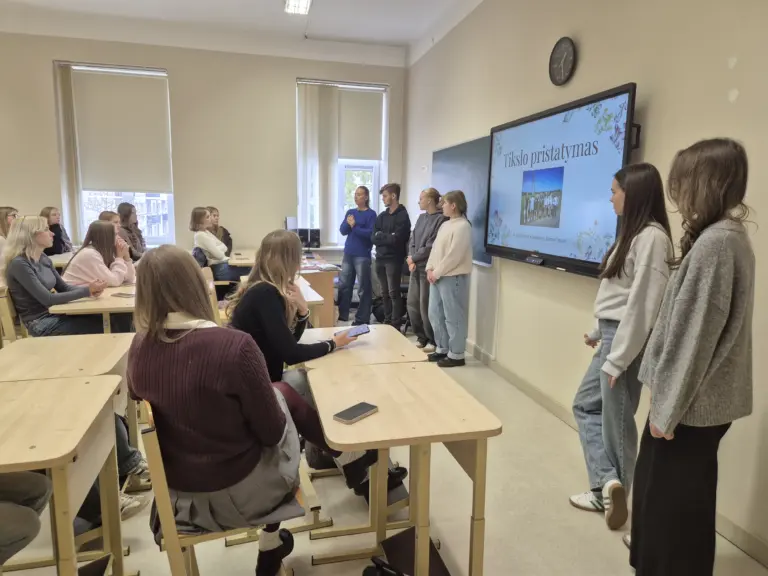 Nuotrauka 1: DofE programos pristatymas pirmų klasių mokiniams