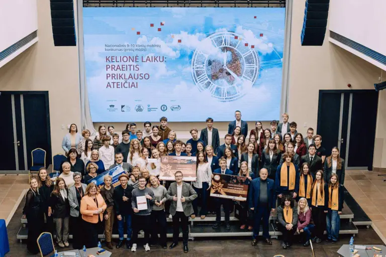 Nuotrauka 1: Protmūšiukai dalyvavo LDK valdovų rūmuose vykusiame konkurse „Kelionė laiku. Praeitis priklauso ateičiai“