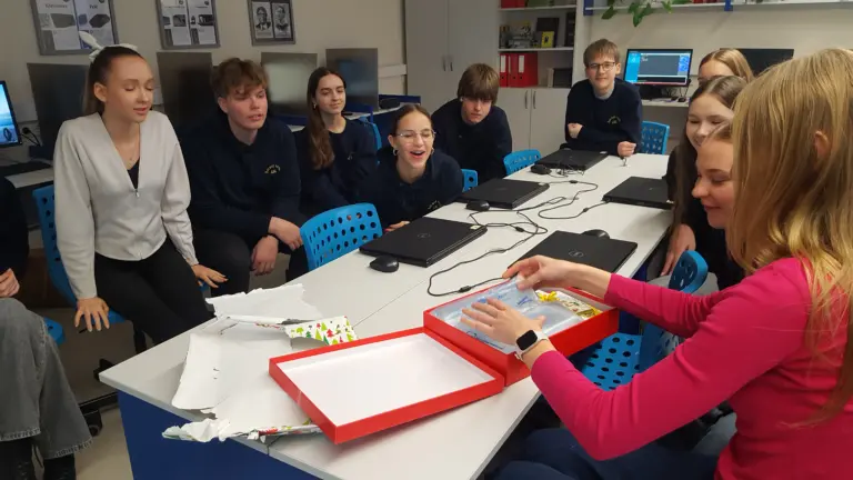 Nuotrauka 3: eTwinning projekto  „Where Tradition Meets Modernity” partnerių dovanos
