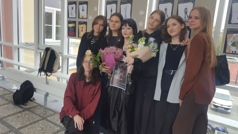 Nuotrauka 4: Gegužės 15 dieną gimnazijoje atidaryta paroda „Moderni tradicija“.