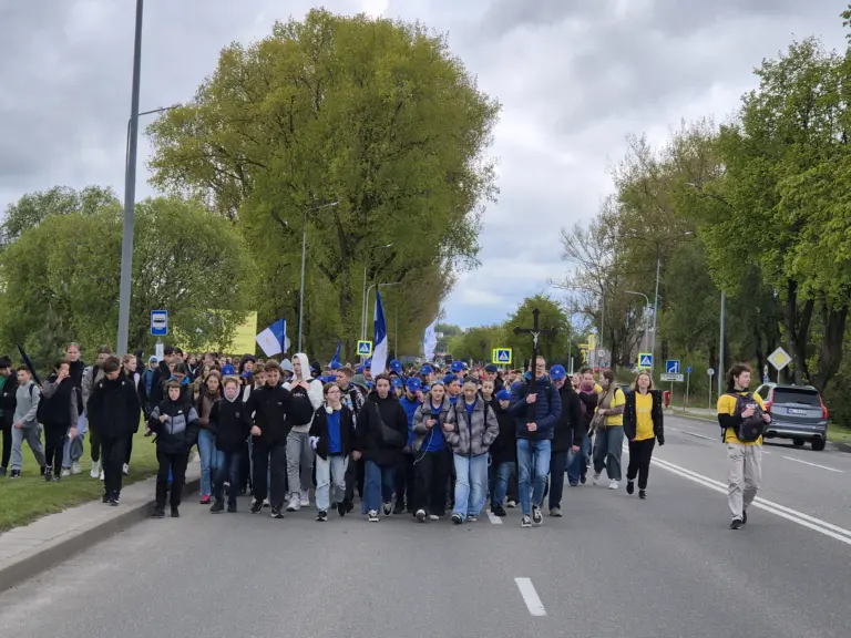 Nuotrauka 3: Vilties piligrimai – pašaukimų atradėjai piligriminiame žygyje į Kryžių kalną