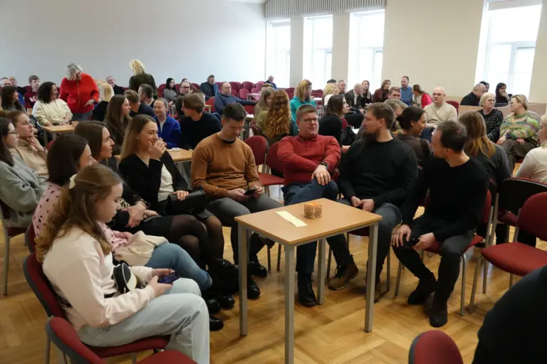Nuotrauka 4: Juliaus Janonio gimnazijos durys vasario pirmąjį savaitgalį kasmet plačiai atveriamos laukiant ypatingų svečių – skirtingų kartų janoniečių.