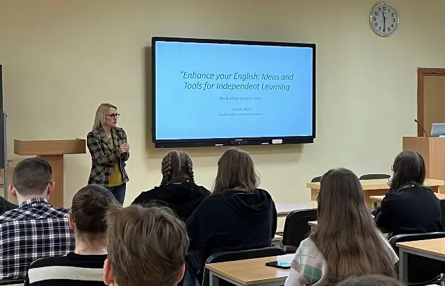 Nuotrauka 3: Paskaita I ir III klasių gimnazistams „Enhance your English: Ideas and Tools for Independent Learning”