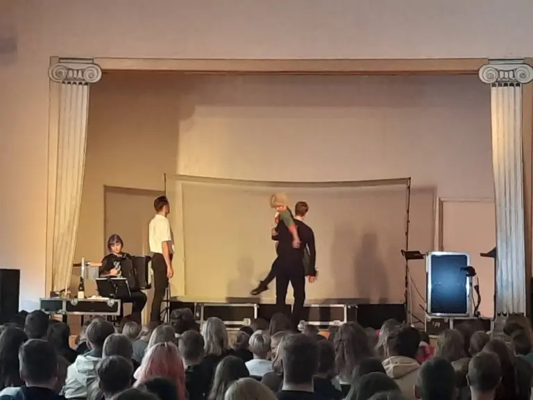 Nuotrauka 2: „Mažasis princas“ prancūziškai Klaipėdos „Žemynos“ gimnazijoje