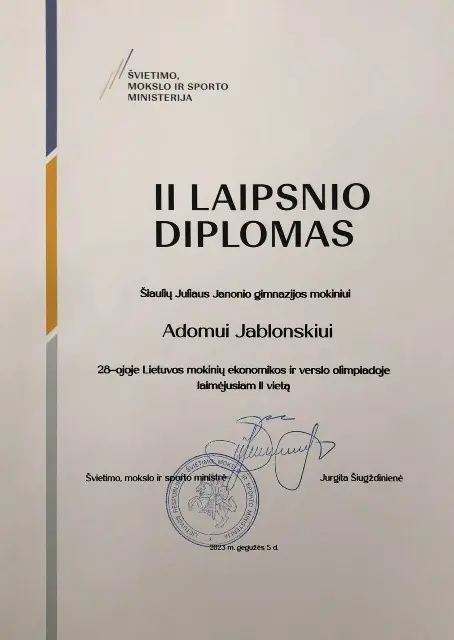 Nuotrauka 2: 28-osios Lietuvos mokinių ekonomikos ir verslo olimpiados II vietos laimėtojas