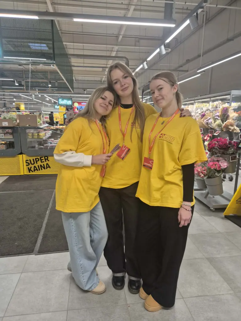 Nuotrauka 1: Gerumas, kuris sušildo – mūsų jaunimas „Maisto banko“ akcijoje!