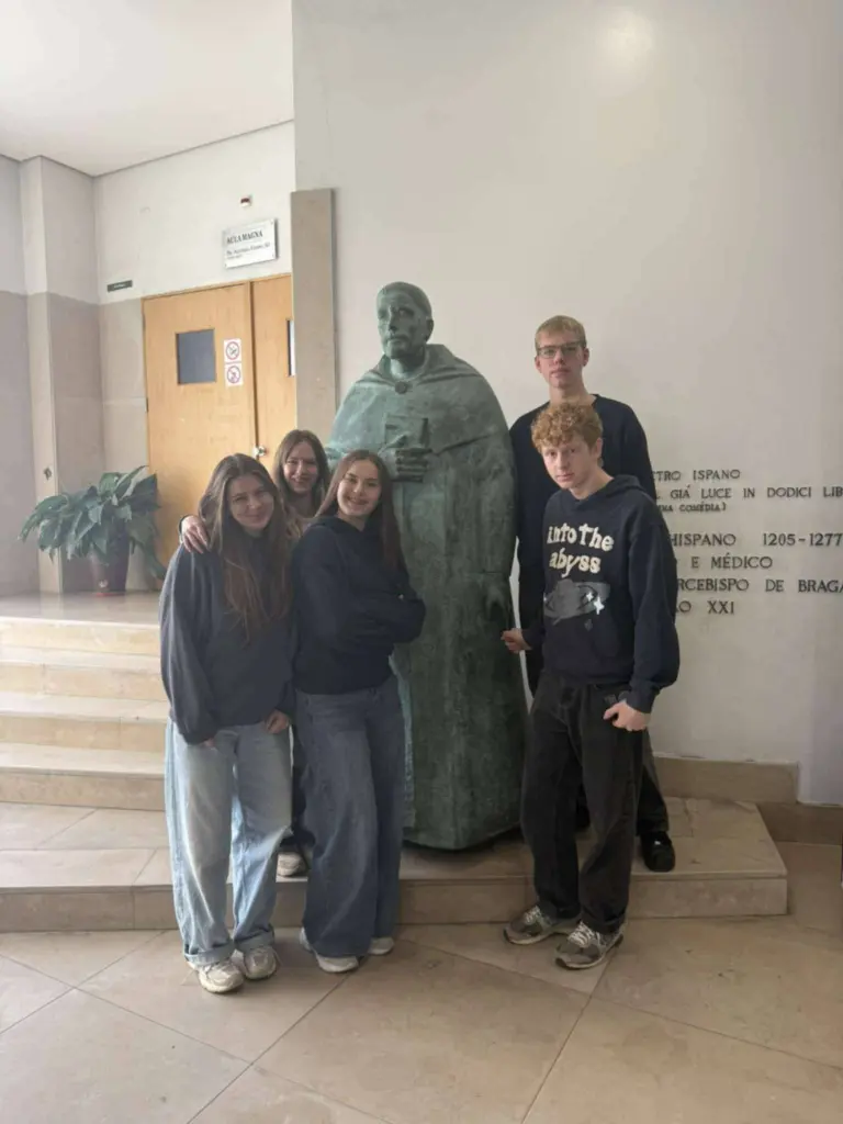 Nuotrauka 4: Lapkričio 17-21 d.III–IV klasių mokiniai dalyvavo „Erasmus+“ programos projekte „Skills for Future“, vykusiame Portugalijoje, Bragos mieste.