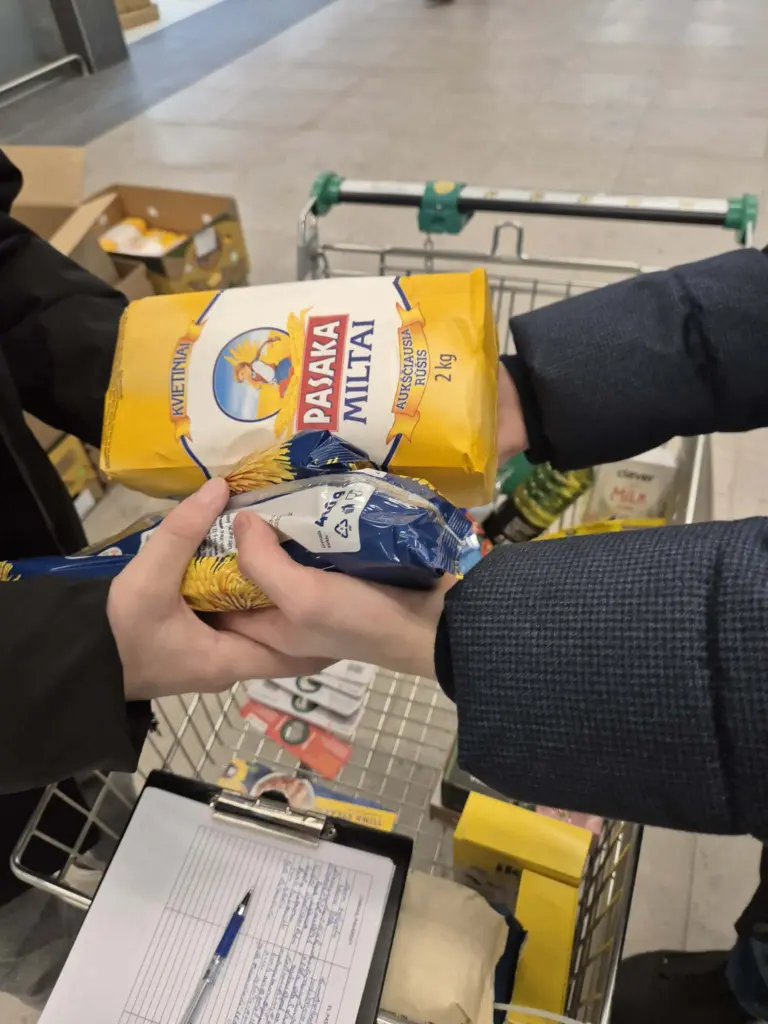 Nuotrauka 4: Gerumas, kuris sušildo – mūsų jaunimas „Maisto banko“ akcijoje!