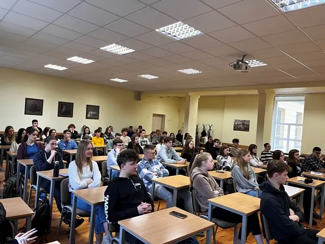 Nuotrauka 7: Paskaita I ir III klasių gimnazistams „Enhance your English: Ideas and Tools for Independent Learning”