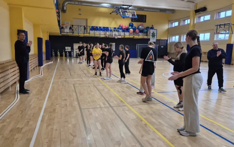 Nuotrauka 2: Spalio 30 dieną gimnazijos sporto salėje sulaukta neeilinio svečio.
