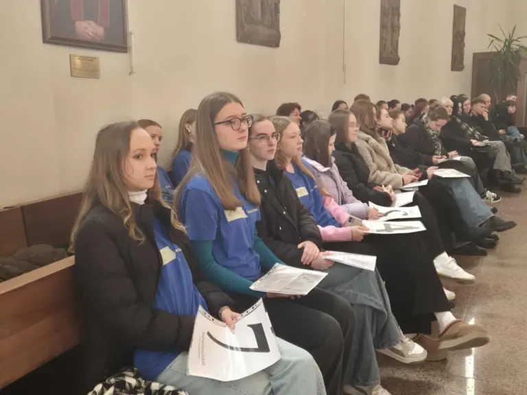 Nuotrauka 3: Jaunimo diena „Užmeskite tinklus“Lk 5,4,subūrusi gausų būrį jaunų žmonių