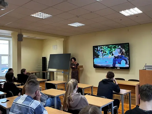 Nuotrauka 8: Paskaita I ir III klasių gimnazistams „Enhance your English: Ideas and Tools for Independent Learning”