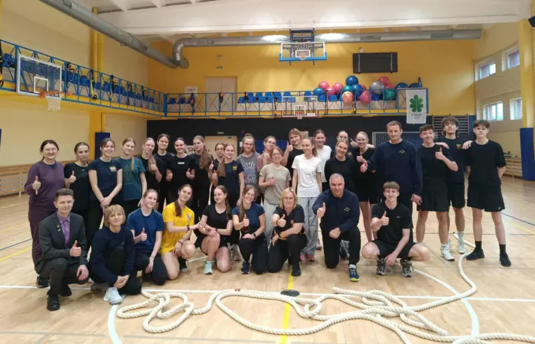 Nuotrauka 1: Spalio 30 dieną gimnazijos sporto salėje sulaukta neeilinio svečio.