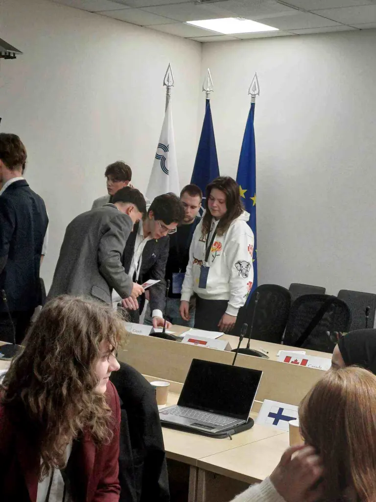 Nuotrauka 3: Simuliacija, imituojanti NATO šalių viršūnių susitikimo darbą
