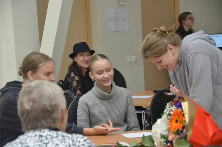 Nuotrauka 7: Jaunieji samariečiai surengė šiltą popietę senjorams