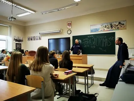 Nuotrauka 1: Tiberiados broliai gimnazijoje