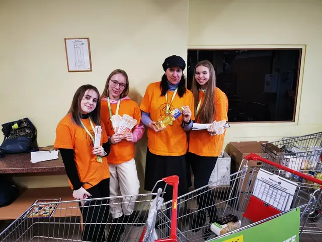 Nuotrauka 3: Janoniečiai „Maisto banko“ akcijoje
