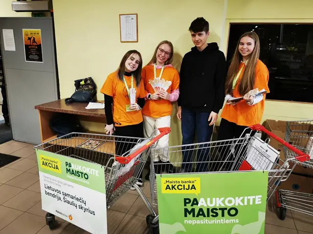 Nuotrauka 4: Janoniečiai „Maisto banko“ akcijoje