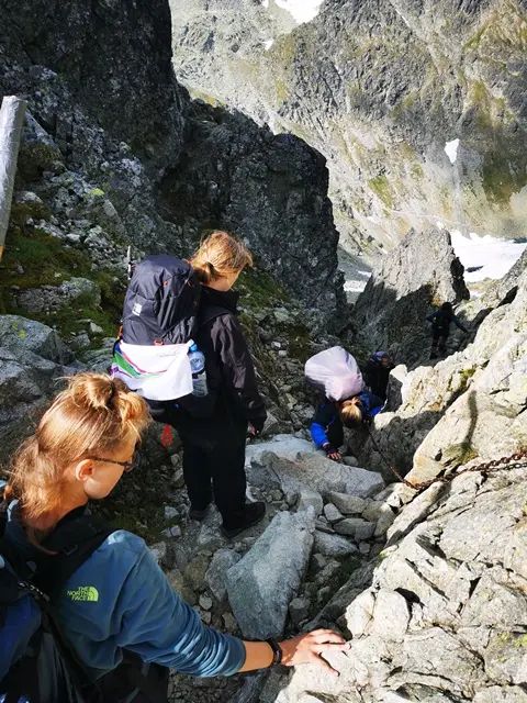 Nuotrauka 2: Per žvyrą, akmenis, kalnus ir sniegą