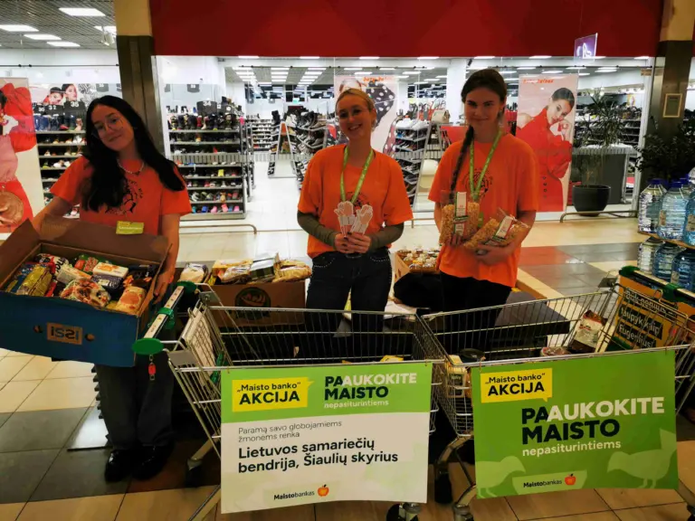 Nuotrauka 1: „Maisto banko“ akcija sutelkė janoniečius gerumo darbams