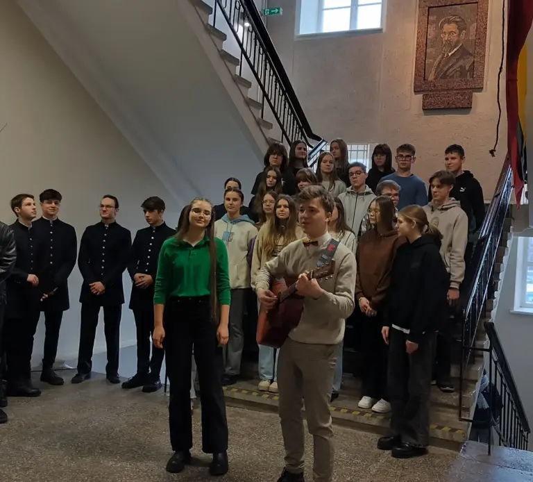 Nuotrauka 2: Janoniečiai sveikina su švente!