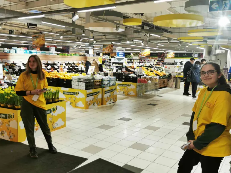 Nuotrauka 2: Savanorystė „Maisto banko“ akcijoje