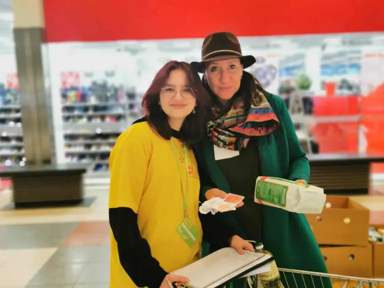 Nuotrauka 3: Savanorystė „Maisto banko“ akcijoje