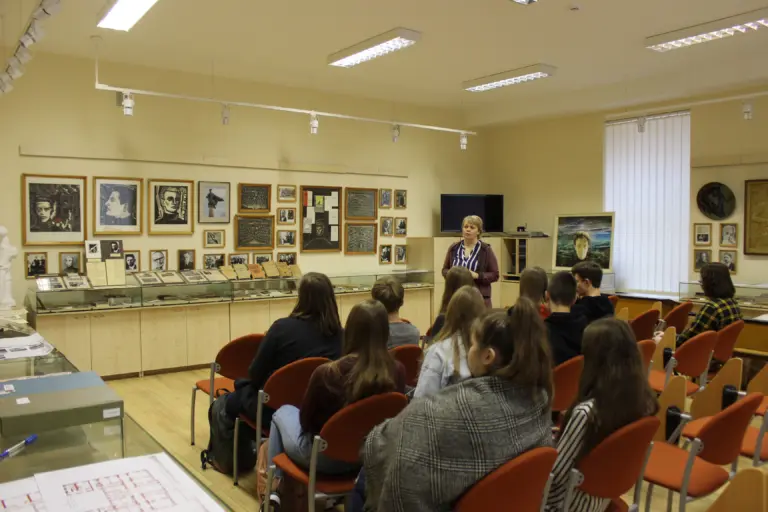 Juliaus Janonio gimnazijoje paminėtos pedagogo, kalbininko, vadovėlių autoriaus, buvusio Šiaulių gimnazijos mokytojo Jono Murkos 130-osios gimimo metinės