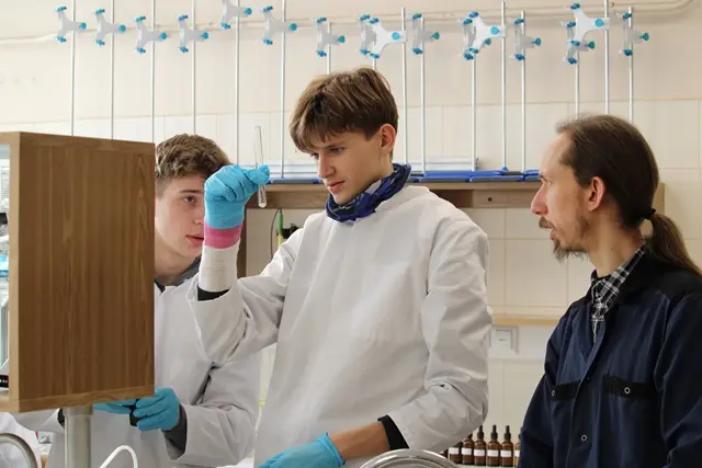 Nuotrauka 8: Laboratorinis darbas „Halogenai. Halogenų ir jų junginių savybės.“