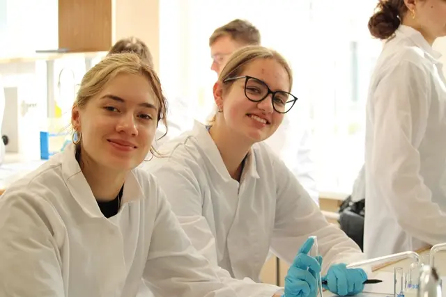 Nuotrauka 7: Laboratorinis darbas „Halogenai. Halogenų ir jų junginių savybės.“