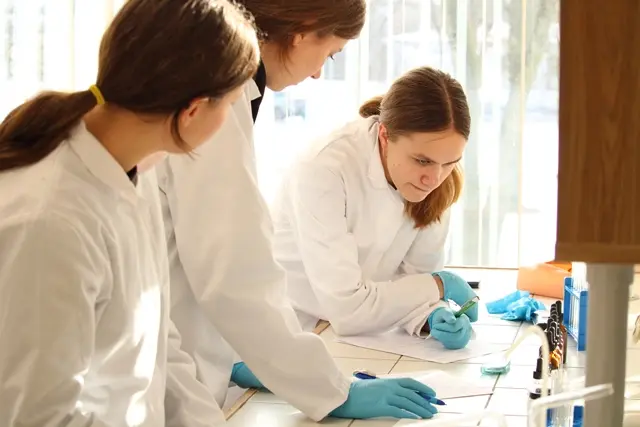Nuotrauka 6: Laboratorinis darbas „Halogenai. Halogenų ir jų junginių savybės.“