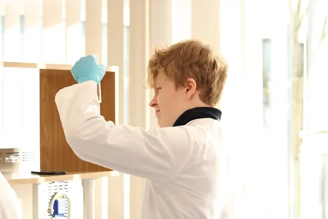 Nuotrauka 5: Laboratorinis darbas „Halogenai. Halogenų ir jų junginių savybės.“