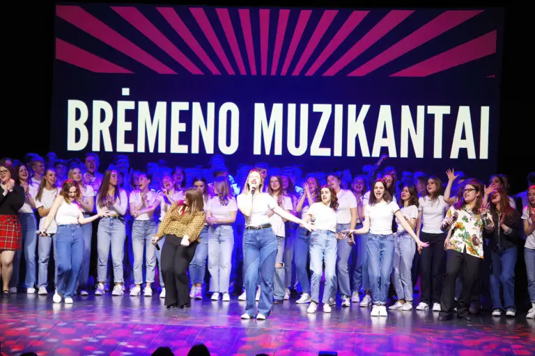 Nuotrauka 1: Janoniečių Šimtadienio spektaklis suvienijo ir sutvirtino