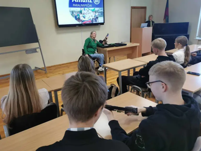Nuotrauka 3: Susitikimas su paralimpiete šaule Raimeda Bučinskyte