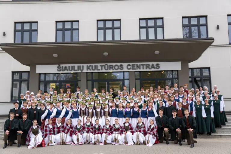 Nuotrauka 18: „Vėjui pakuždėjus” –  Šiaulių Juliaus Janonio gimnazijos liaudiškų šokių kolektyvo „Liuoksinis“ 10-mečio koncertas