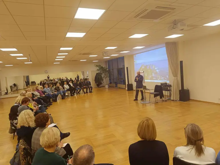 Nuotrauka 1: Ką veikia gimnazijos mokytojai per mokinių rudens atostogas?