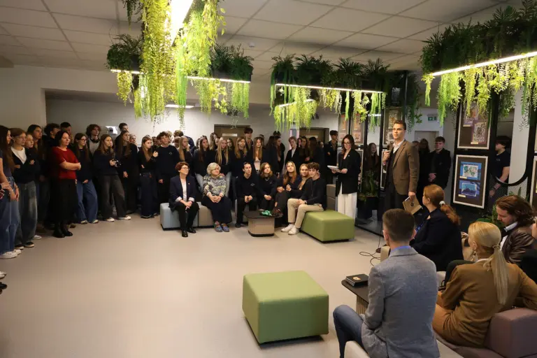 Nuotrauka 6: Gimnazijoje oficialiai atidarytas naujas kampelis – „Žalioji oazė“!