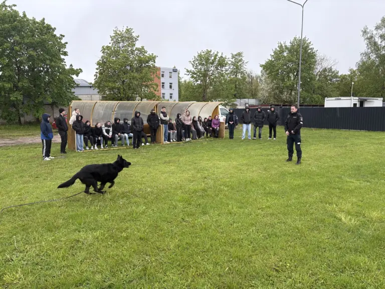 Nuotrauka 4: Policijos profesija besidomintys mokiniai dalyvavo dviejų dienų profesiniame įveiklinime