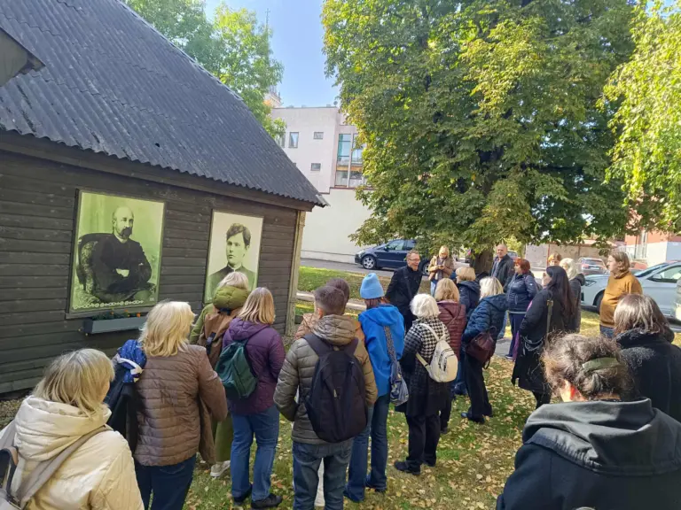 Nuotrauka 5: Bendrystės tradicijos. Viena iš jų – mokytojų kolektyvo išvykos.