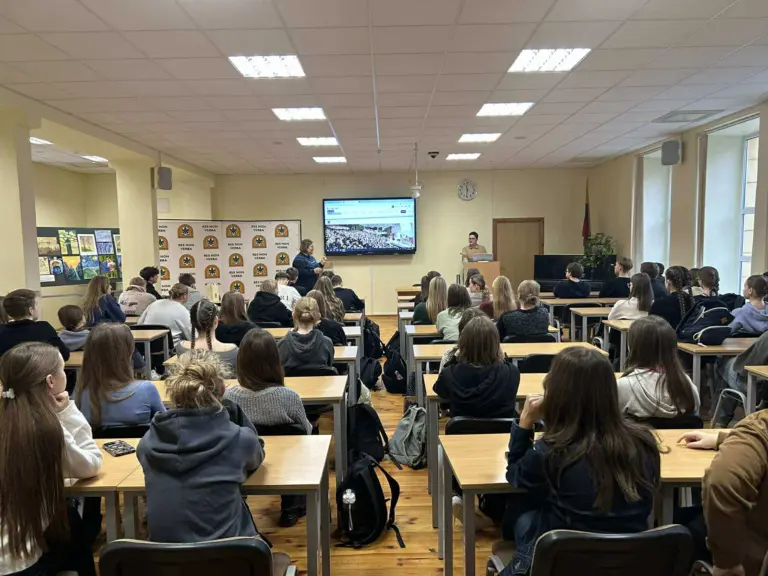 Nuotrauka 2: Susitikimas su gimnazijos alumnu Simonu Gudaičiu