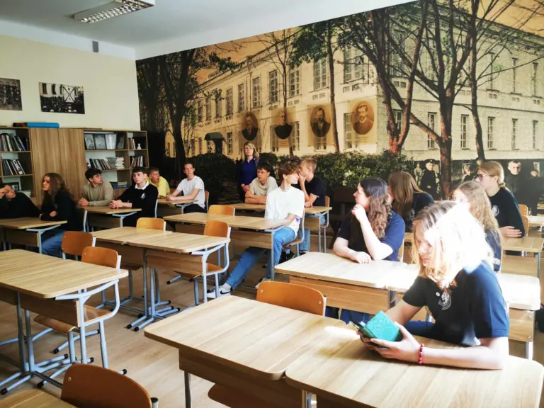 Nuotrauka 1: Gegužės 23 d. gimnaziją aplankė draugai iš VDU Akademijos Ugnės Karvelis gimnazijos.