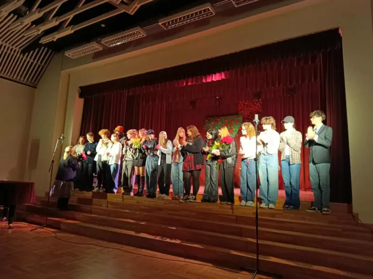 Nuotrauka 1: Meninės saviraiškos sprogimas, taip galima pavadinti JJG teatro studijos „Jeigu…“ spektaklio „Teismo valanda“ premjerą!