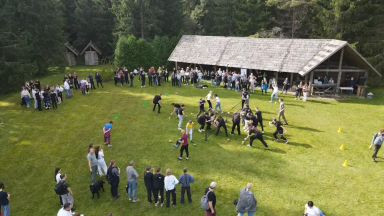 Nuotrauka 3: Janoniečiai tęsia tradiciją aktyviai veikti drauge