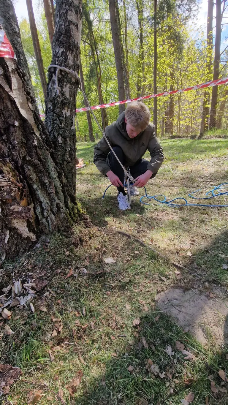 Nuotrauka 1: Juliaus Janonio gimnazijos vaikinai – treti LMŽ turizmo finalinėse varžybose!
